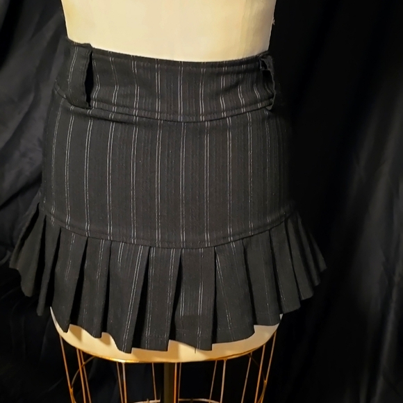 Pleated miniskirt - Picture 2 of 2